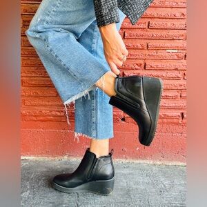 SOFFT EMEREE BLACK WEDGE BOOTIES